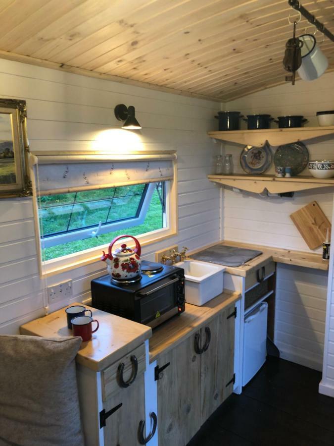 فندق بلفاستفي  Clydesdale Shepherds Hut المظهر الخارجي الصورة